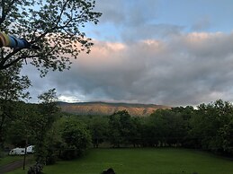 Riverside Serenity: A Picturesque Retreat 2 Bedroom Cottage by RedAwni