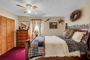 Riverside Serenity: A Picturesque Retreat 2 Bedroom Cottage by RedAwni