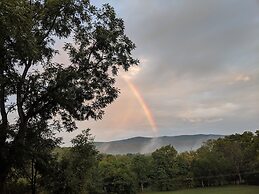 Riverside Serenity: A Picturesque Retreat 2 Bedroom Cottage by RedAwni