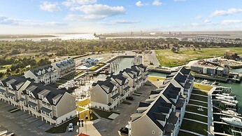 South Breeze 3 Bedroom Townhouse by RedAwning