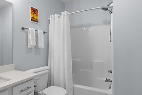 South Breeze 3 Bedroom Townhouse by RedAwning