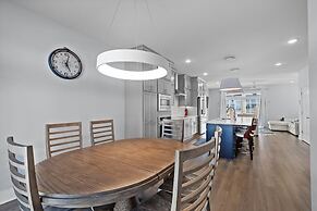 South Breeze 3 Bedroom Townhouse by RedAwning