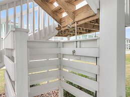 Pelican Reef Or104 3 Bedroom Home by RedAwning