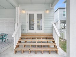 Pelican Reef Or104 3 Bedroom Home by RedAwning