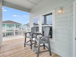 Pelican Reef Or104 3 Bedroom Home by RedAwning
