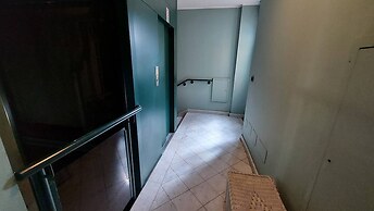 Apartment Near The Metro