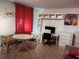 Apartment Near The Metro