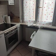 Apartment Near The Metro