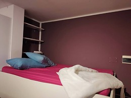 Apartment Near The Metro