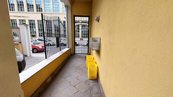 Apartment Near The Metro