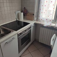 Apartment Near The Metro