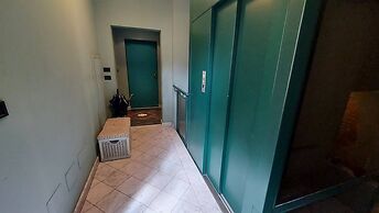 Apartment Near The Metro