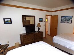 Chateau DuMont Oversized 2 Bed 2 Ba CDMR