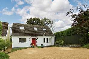 Beautiful 4-bed House With Countryside Views