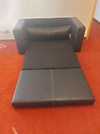 2 Bedrooms, 2 Baths House With a Living Room & an Upstairs Reception r