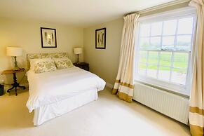 Stunning 6-bed Country House With Heated Pool
