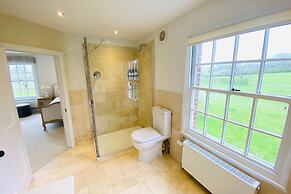 Stunning 6-bed Country House With Heated Pool