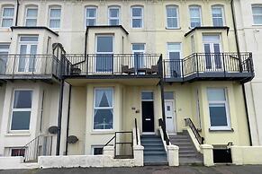 Beachfront Bolthole With Seaview in Idyllic Hythe