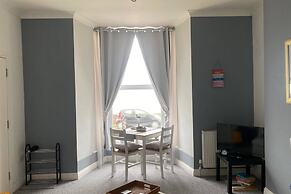 Beachfront Bolthole With Seaview in Idyllic Hythe