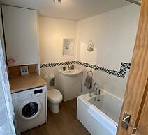 Beachfront Bolthole With Seaview in Idyllic Hythe