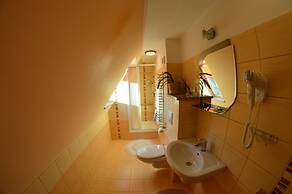 POKOJE UKRZEPTOWSKICH