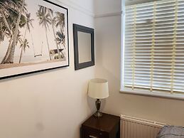 Inviting 4-bed House in Leeds