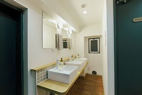 Akasaka Guesthouse HIVE - Hostel