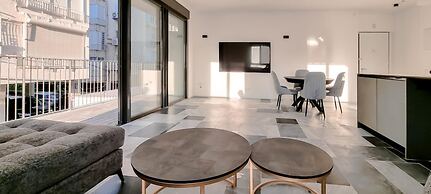 Matmon Cohen Quartz in Tel Aviv-yafo