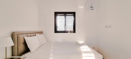 Matmon Cohen Quartz in Tel Aviv-yafo