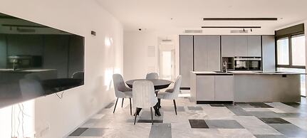 Matmon Cohen Quartz in Tel Aviv-yafo