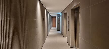 Matmon Cohen Quartz in Tel Aviv-yafo