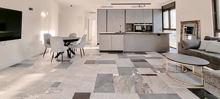 Matmon Cohen Quartz in Tel Aviv-yafo