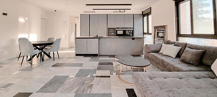 Matmon Cohen Quartz in Tel Aviv-yafo