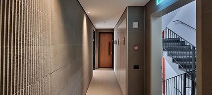 Matmon Cohen Quartz in Tel Aviv-yafo