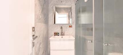 Matmon Cohen Quartz in Tel Aviv-yafo