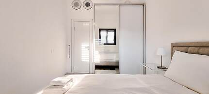 Matmon Cohen Quartz in Tel Aviv-yafo