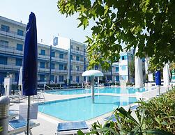 Nice Apartment in Caorle With Balcony