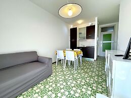 Cosy Apartment With Shared Pool