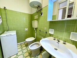 Cosy Apartment With Shared Pool