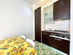 Cosy Apartment With Shared Pool