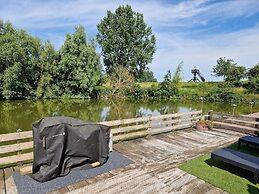 Cosy Chalet With Garden