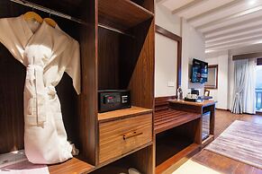Regenta Resort & Spa By Riverside, Chitwan