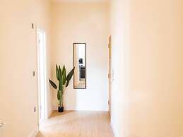 Ipswich Waterfront Serenity - City View 2BR Apt