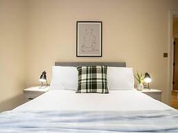 Contemporary One Bedroom Flat by Sojo Stay