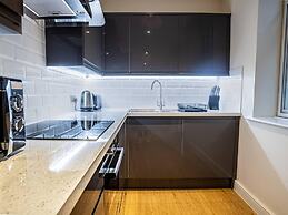 Contemporary One Bedroom Flat by Sojo Stay
