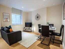 Contemporary One Bedroom Flat by Sojo Stay