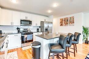 Modern Elizabeth Apartment ~ 1 Mi to Train Station