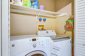 Galloway Townhome w/ Private Deck: Near Casinos!