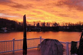 Waterfront Wolcott Vacation Rental w/ Deck & Views