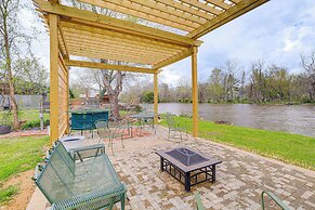 Riverfront Tennessee Retreat w/ Patio & Boat Ramp!